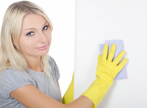 Cleaner preparing a luxury apartment in Belgravia for new occupants
